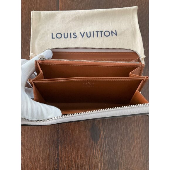 Louis Vuitton Mahina Beige Zippy Wallet Excellent Condition Box & Bag - Picture 5 of 13